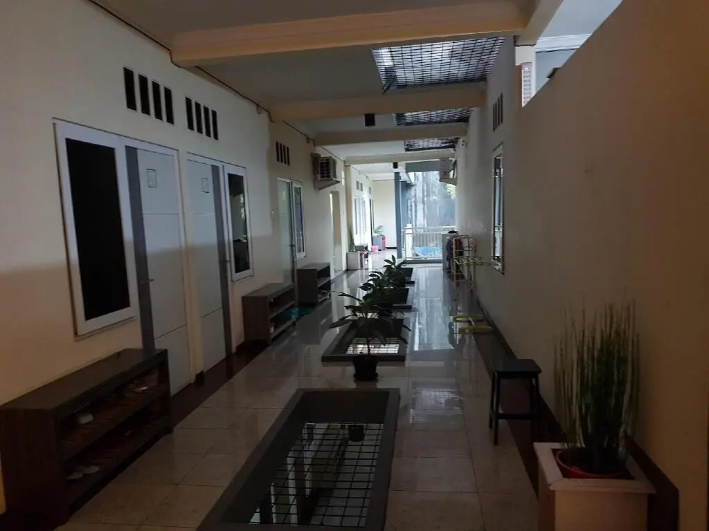 Маланг: OYO 90188 Rotterdam Kediri Guest House