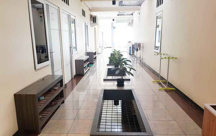 Маланг: OYO 90188 Rotterdam Kediri Guest House