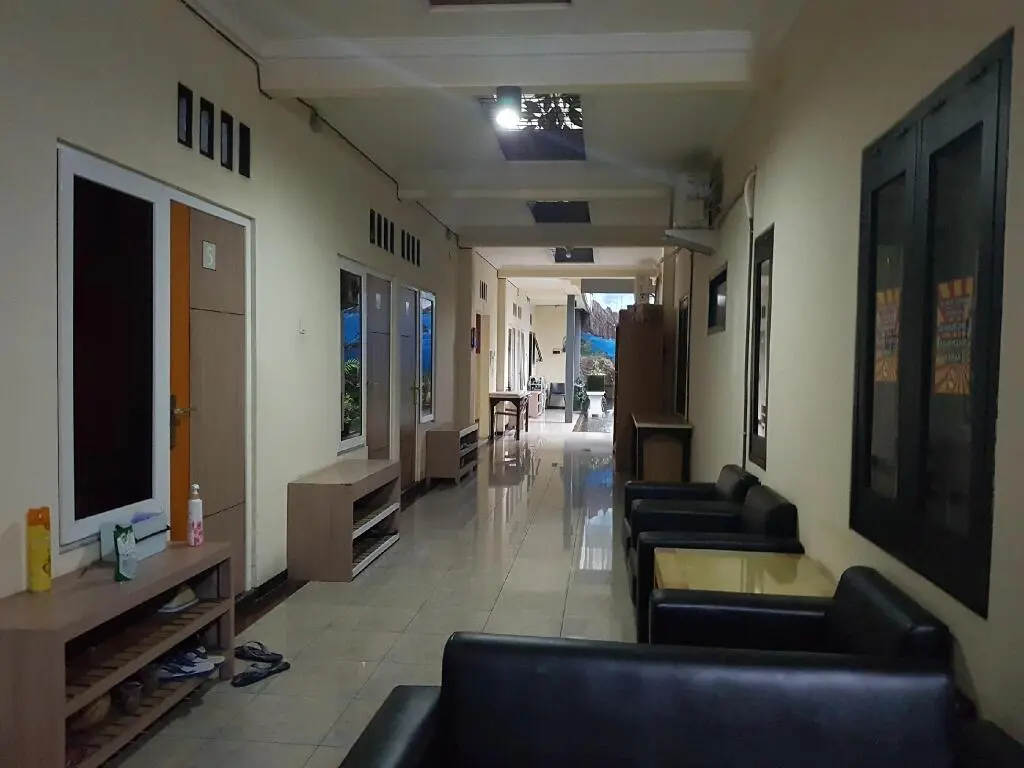 Маланг: OYO 90188 Rotterdam Kediri Guest House