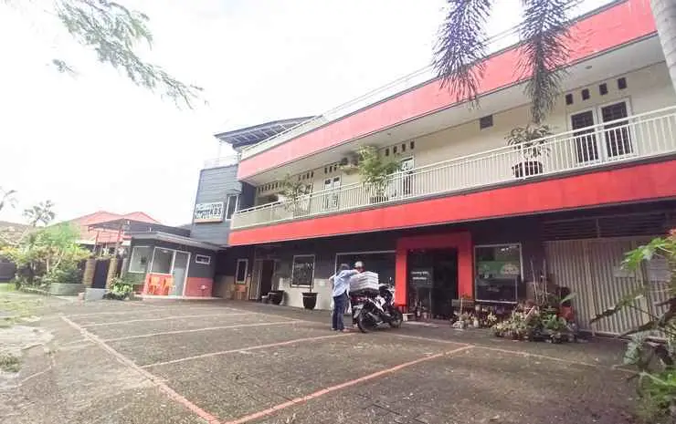 Маланг: OYO 90188 Rotterdam Kediri Guest House