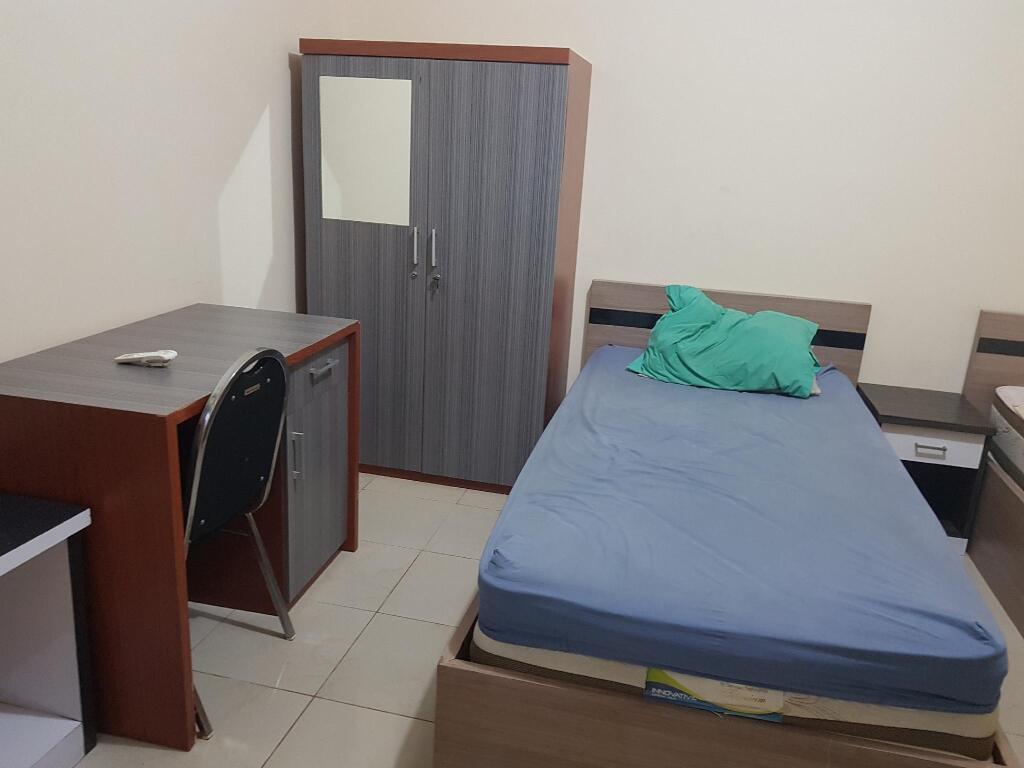 Маланг: OYO 90188 Rotterdam Kediri Guest House