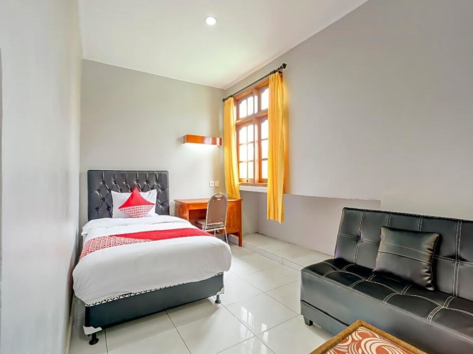 Денпасар: OYO 90089 Hotel Satria Syariah