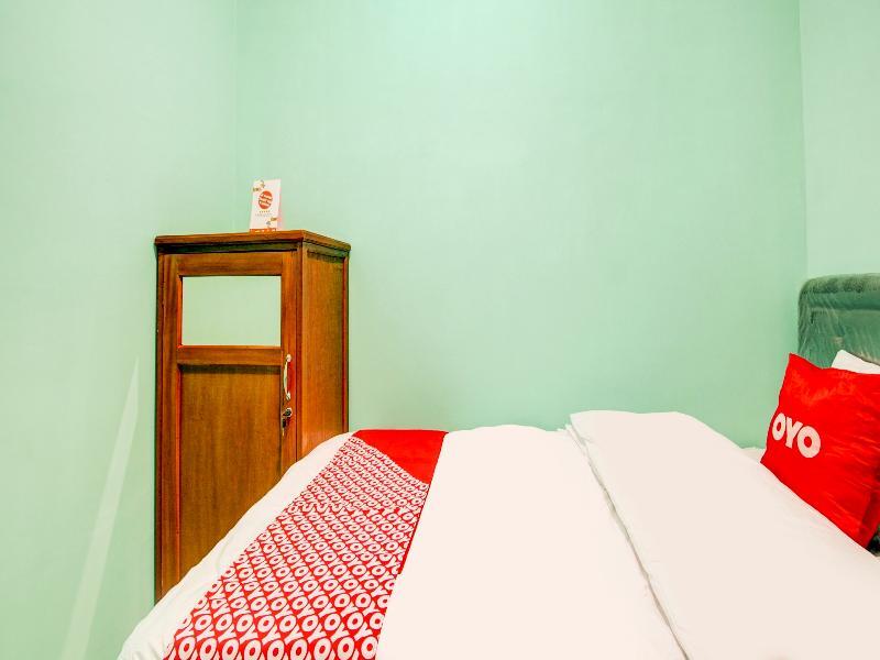 Маланг: OYO 90179 Sybilla Cafe & Homestay