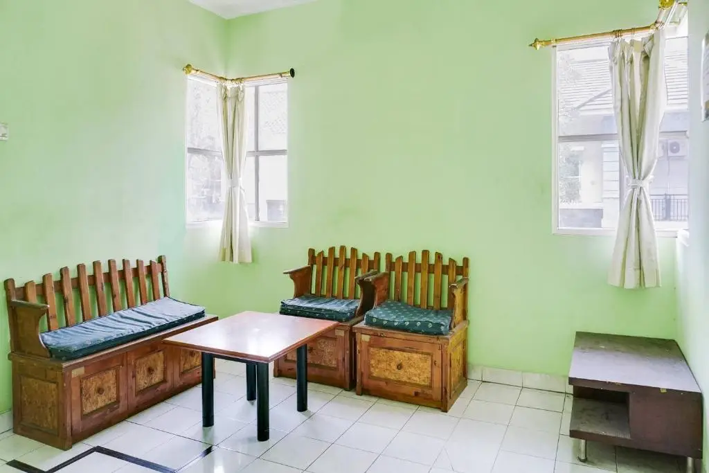 Чикаранг: OYO 90204 Surya Inn Syariah