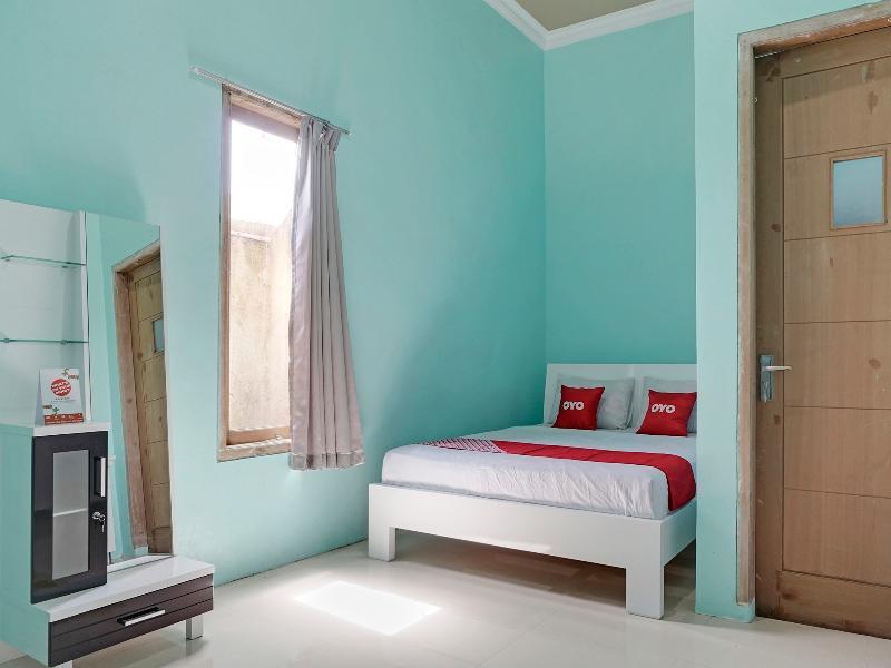 Бату: Oyo 90242 Villa And Guest House Panput