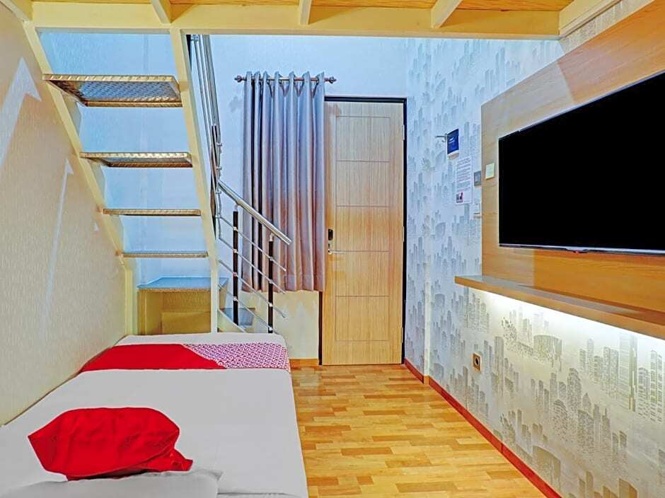 Сурабая: OYO 90227 Citraland Residence