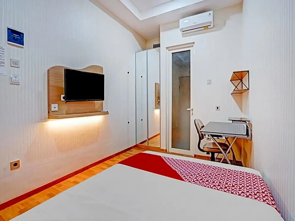Сурабая: OYO 90227 Citraland Residence