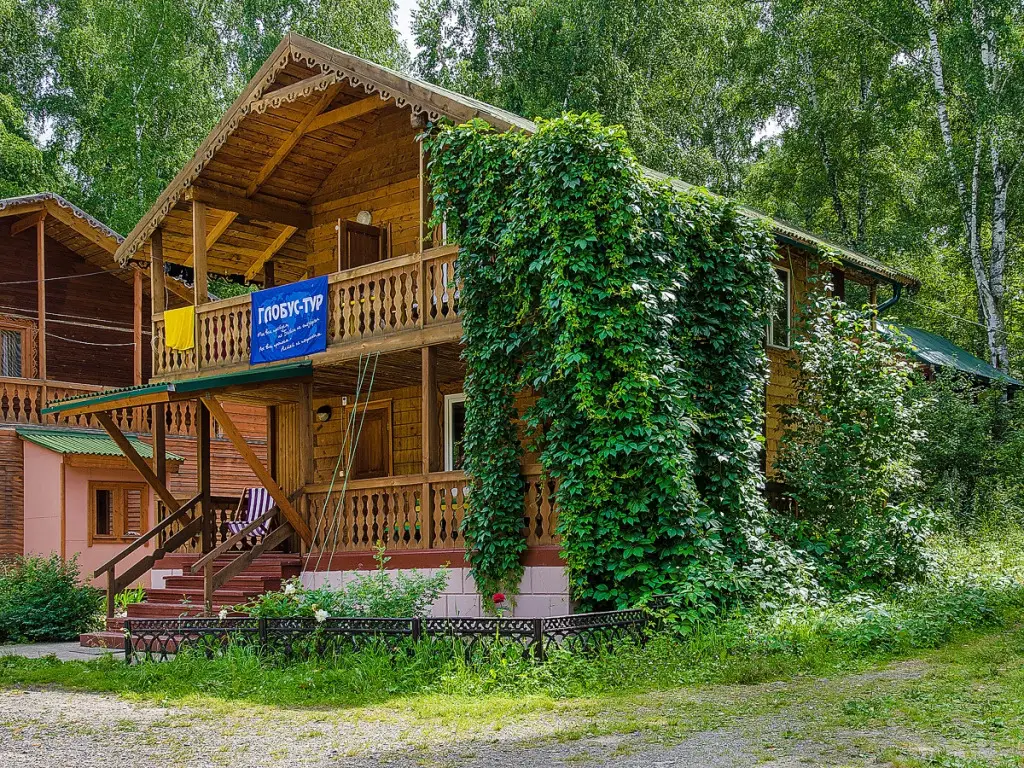 Катунь: Globus Hotel