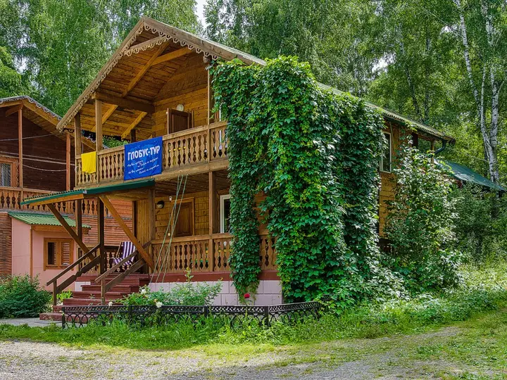 Катунь: Globus Hotel