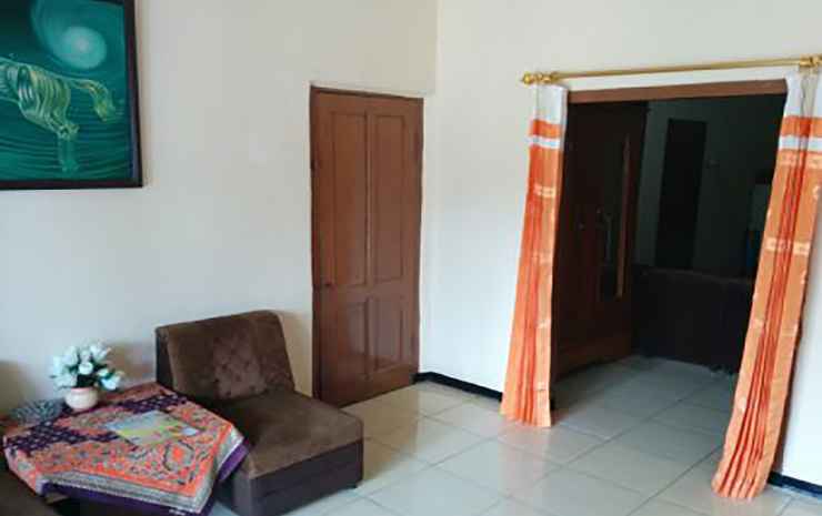 Бату: OYO 90252 Villa Dini & Homestay Batu