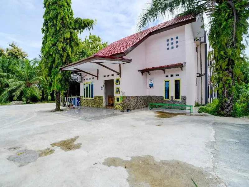 Бенгкулу: OYO 90263 Hotel Diva Golf