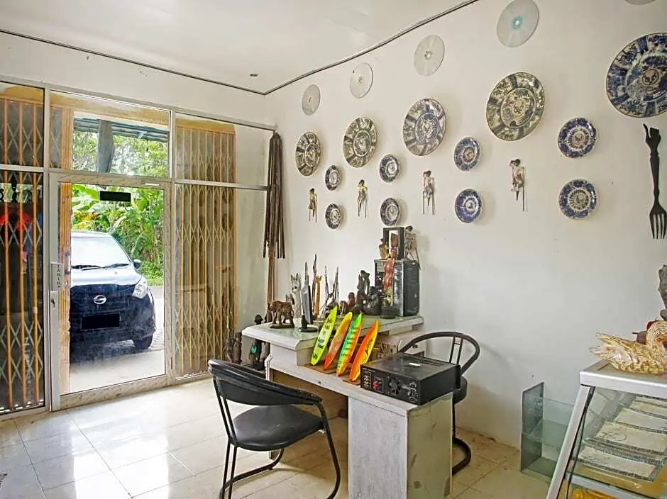 Мерак Белантунг: OYO 90229 Fidel Caestro Homestay