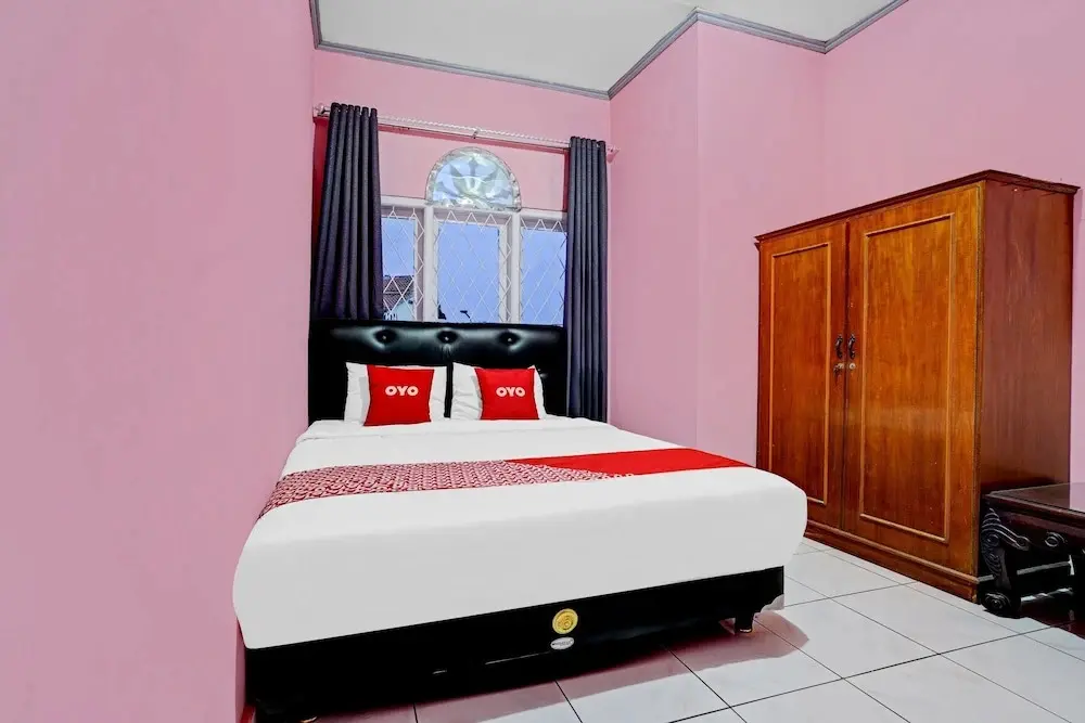Чиребон: OYO 90289 Lestari Syariah Homestay