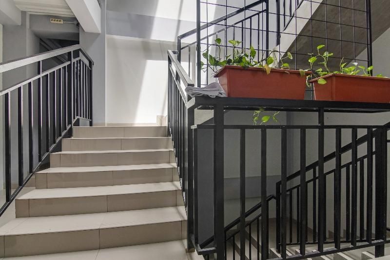 Южный Тангеранг: OYO 90305 De Umbrela Mansion Syari'ah Ciputat