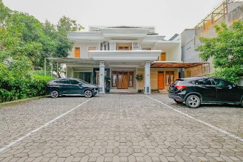 Бандунг: OYO 90308 Puri Cartenz Syariah