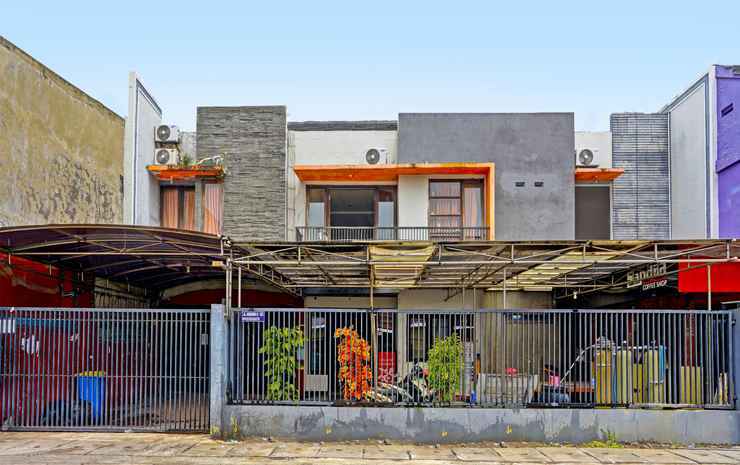 Сурабая: OYO Flagship 90524 Holistay Surabaya New