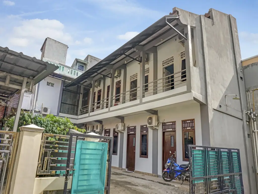 Серанг: OYO 90314 Stadion Guesthouse Syariah