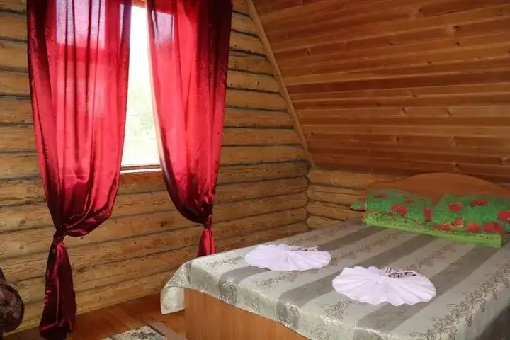 Известковый: Greenhouse Hotel