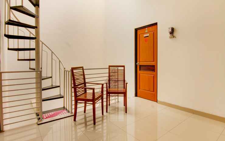 Сурабая: OYO Life 89990 Kost Waterfront 75 Sub