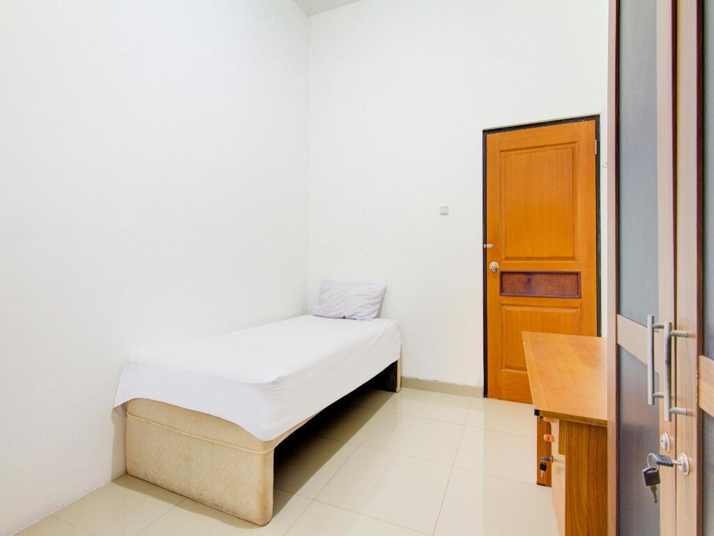 Сурабая: OYO Life 89990 Kost Waterfront 75 Sub