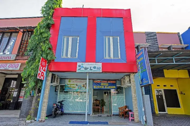 Сурабая: OYO 90370 Habibie Homestay Syariah