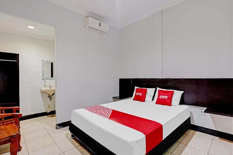 Сурабая: OYO 90370 Habibie Homestay Syariah