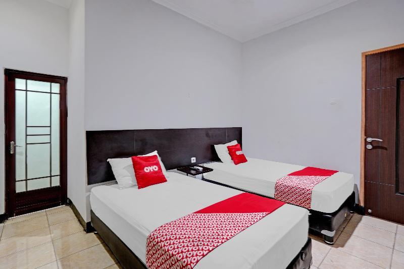 Сурабая: OYO 90370 Habibie Homestay Syariah