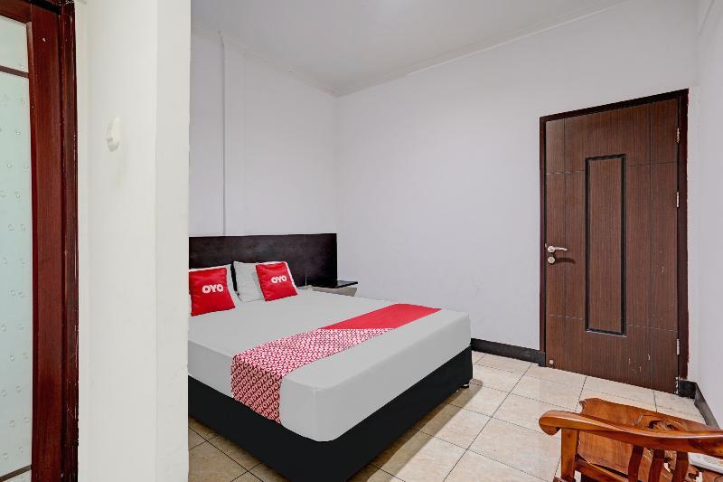 Сурабая: OYO 90370 Habibie Homestay Syariah