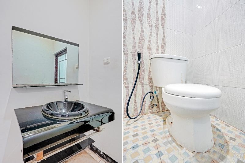 Сурабая: OYO 90370 Habibie Homestay Syariah