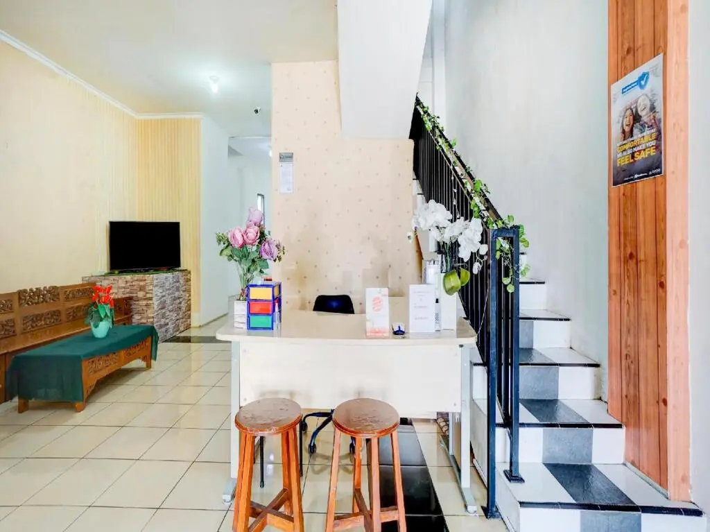 Маланг: OYO Flagship 90502 Holistay Malang New