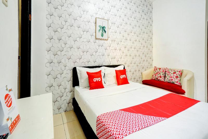 Маланг: OYO Flagship 90502 Holistay Malang New
