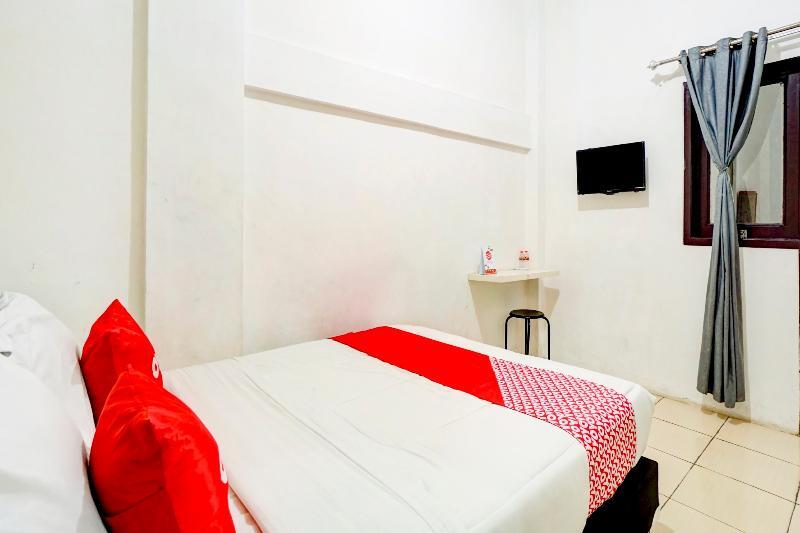 Маланг: OYO Flagship 90502 Holistay Malang New