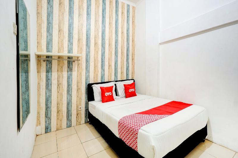 Маланг: OYO Flagship 90502 Holistay Malang New
