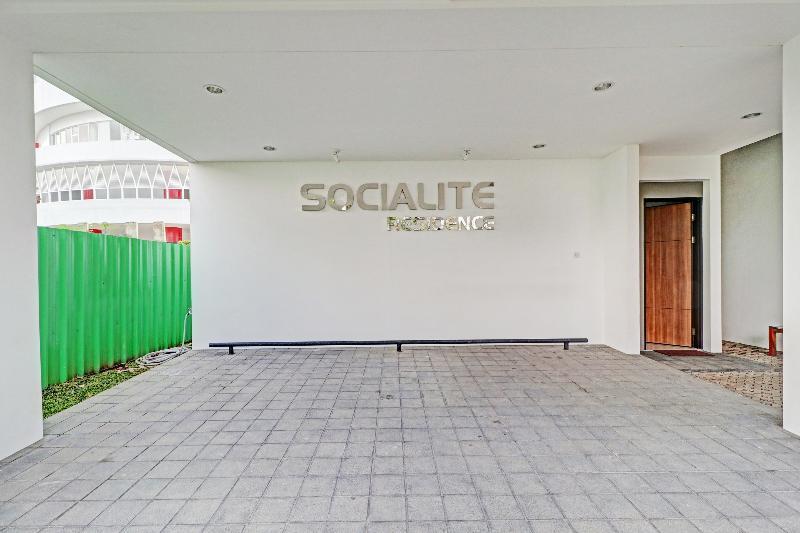 OYO 90398 Socialite Residence Hotel — фото 1