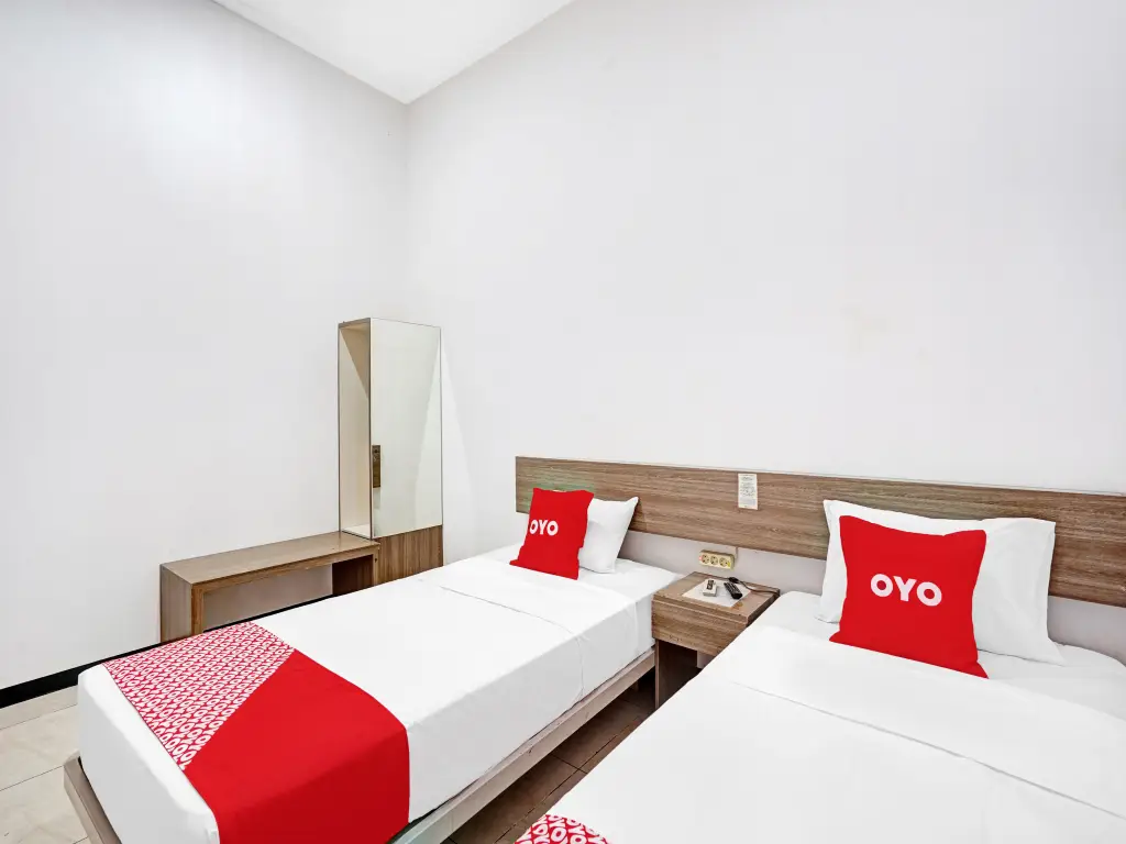Сурабая: OYO 90442 Almeira Homestay Syariah Sub