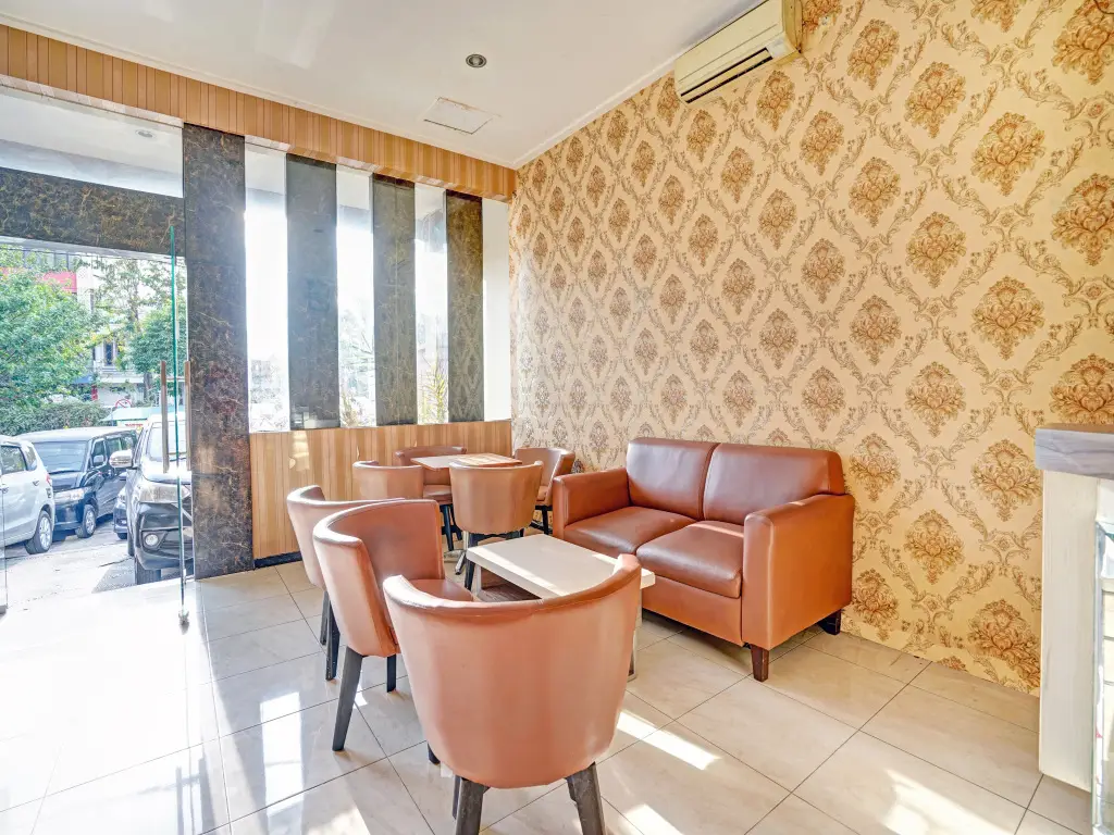 Сурабая: OYO 90442 Almeira Homestay Syariah Sub
