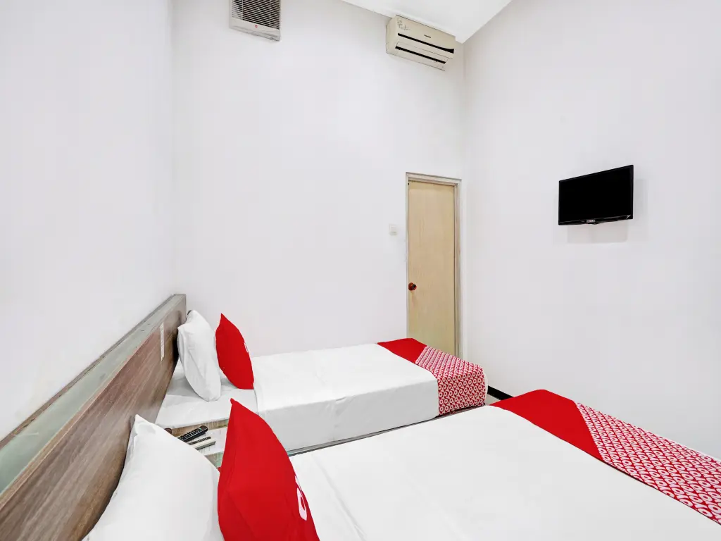 Сурабая: OYO 90442 Almeira Homestay Syariah Sub