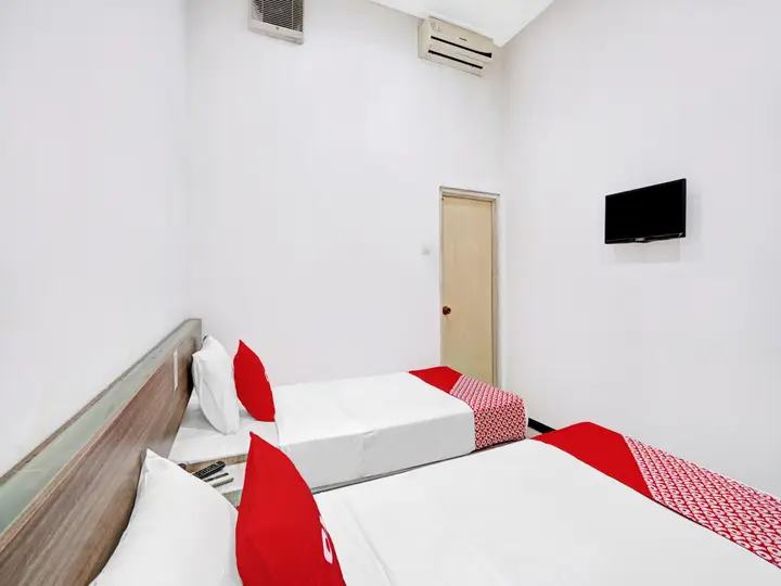 Сурабая: OYO 90442 Almeira Homestay Syariah Sub