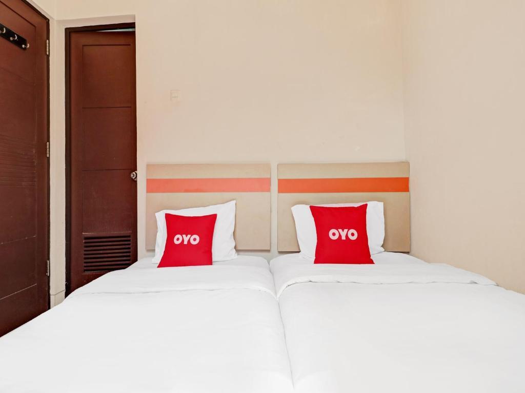 Караванг: OYO 90452 Pillow Inn