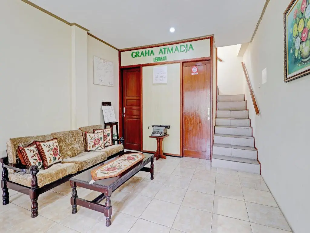 Лембанг: OYO 90461 Graha Atmadja Syariah Guest House