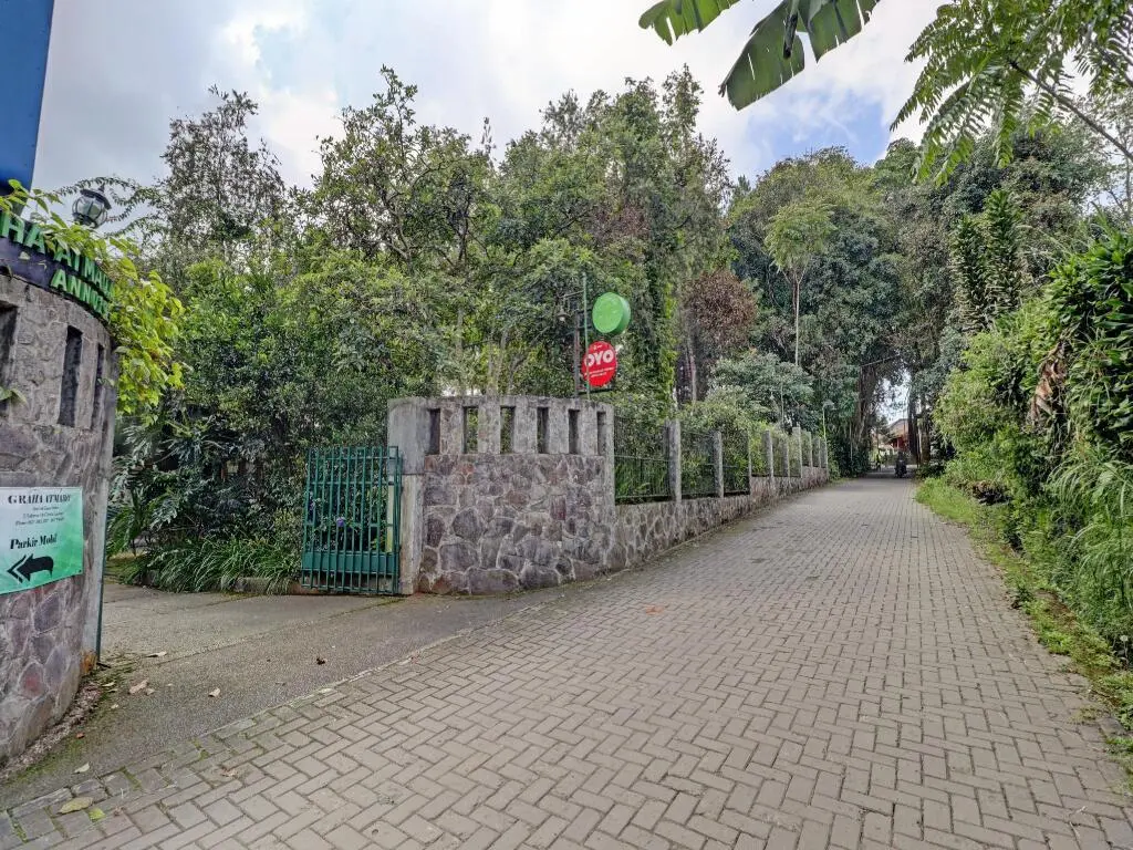 Лембанг: OYO 90461 Graha Atmadja Syariah Guest House