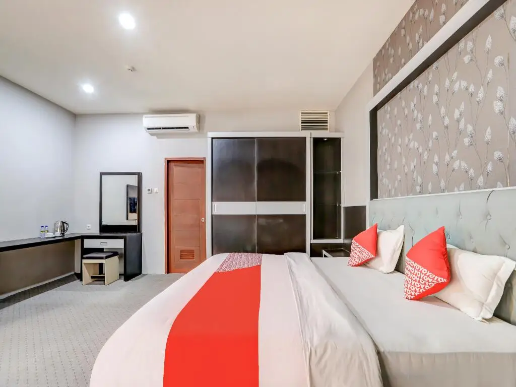 Медан: Capital O 90050 Raz Hotel And Convention Syariah