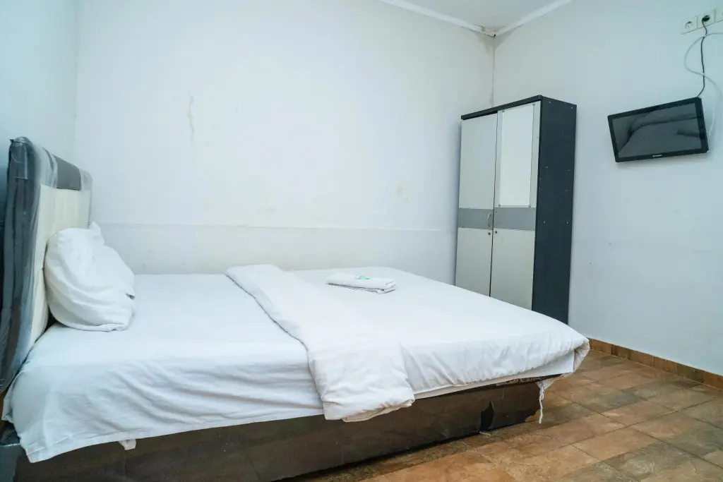 Legok: 77 Guest House Serpong RedPartner