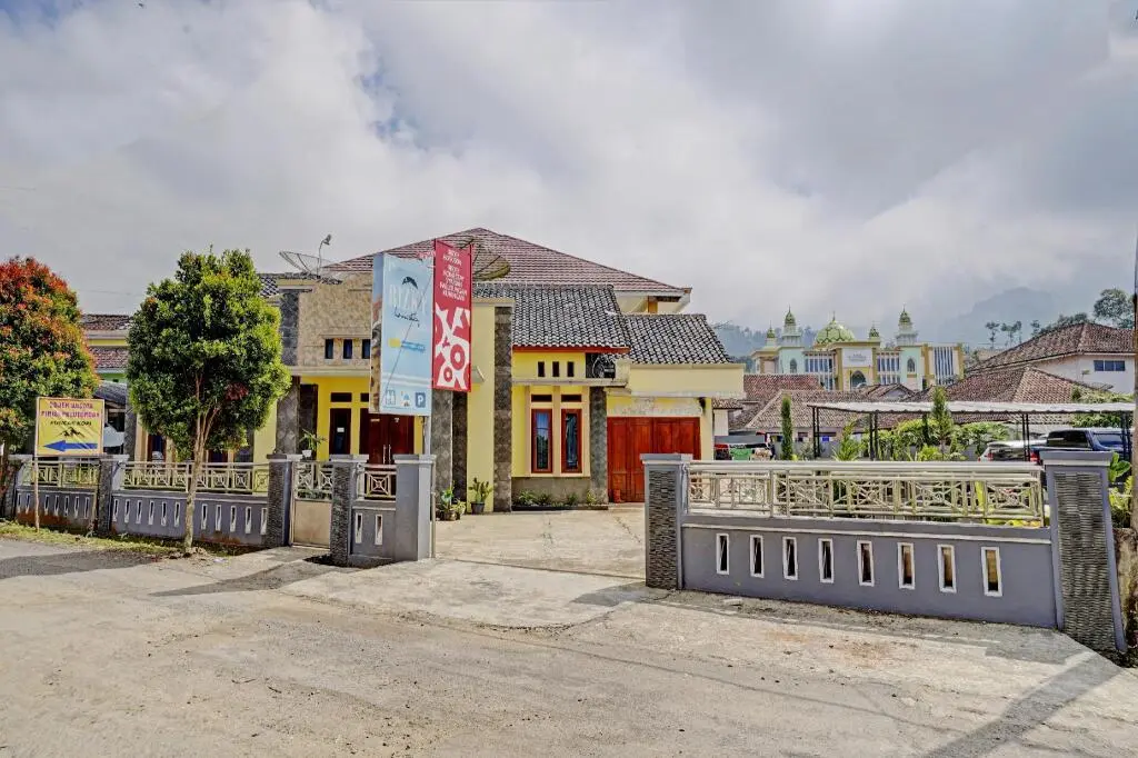 Кунинган: OYO 90504 Rizky Homestay Syariah Palutungan Kuningan