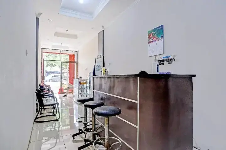 Маланг: OYO 90544 Grand Redisa