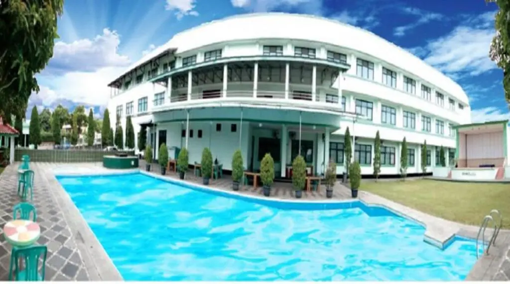 Кунинган: Capital O 90530 Ayong M Linggarjati Hotel