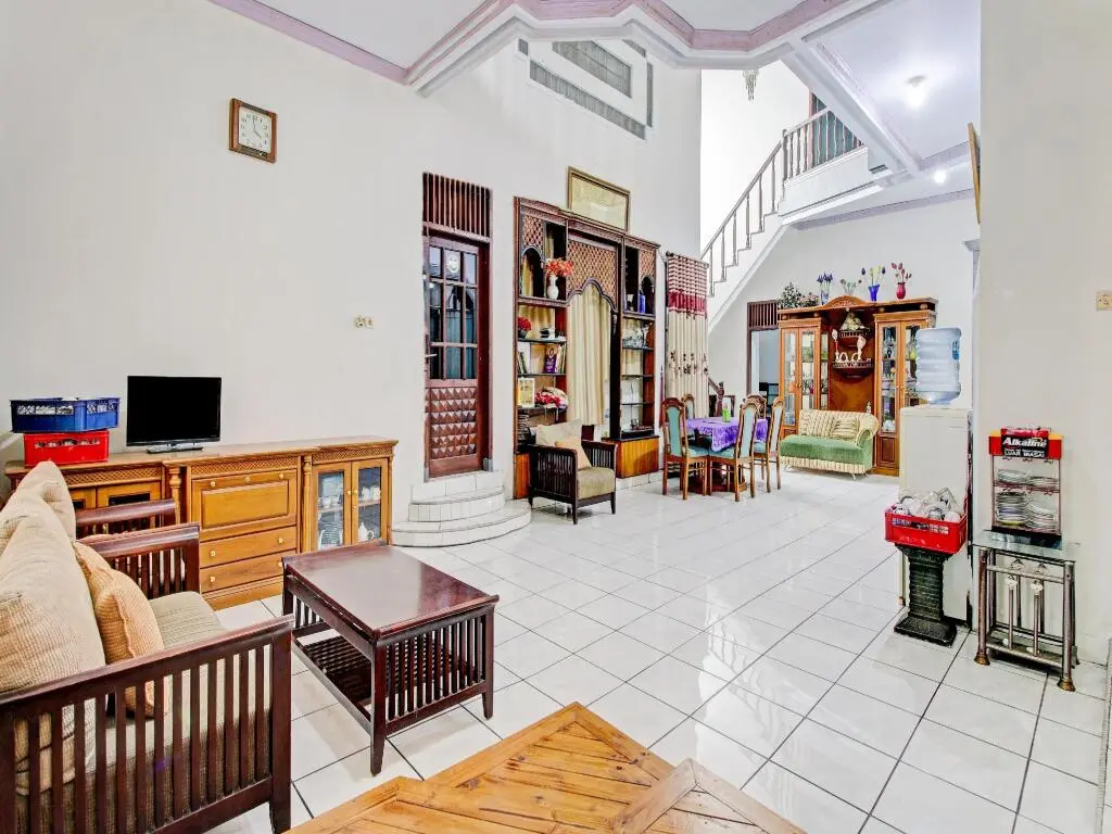 Кунинган: OYO 90543 An-nur Guest House Syariah