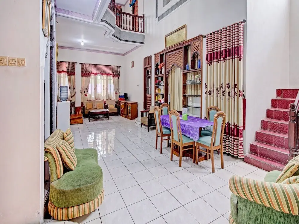 Кунинган: OYO 90543 An-nur Guest House Syariah