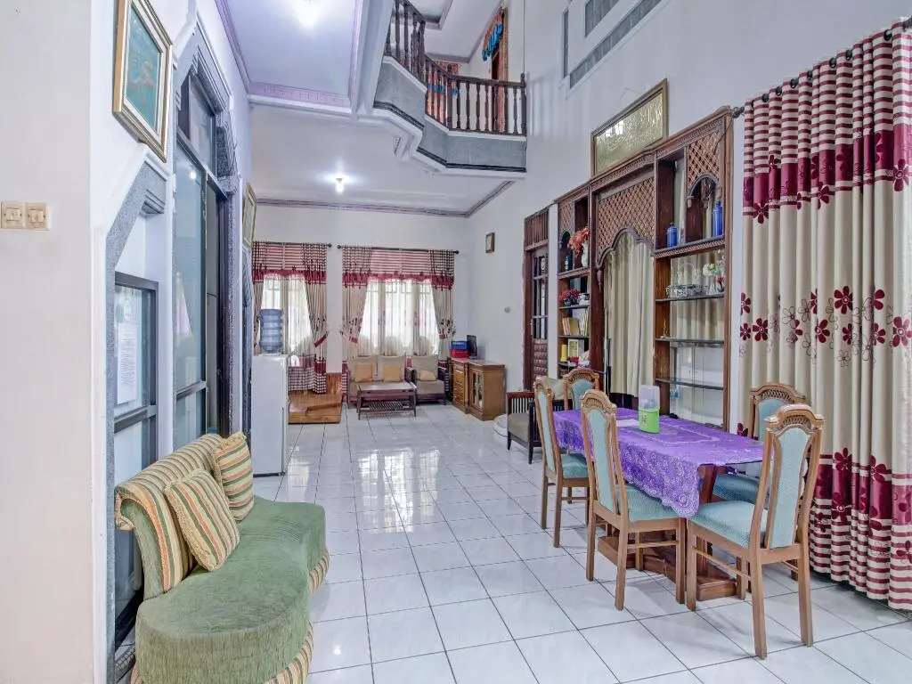 Кунинган: OYO 90543 An-nur Guest House Syariah