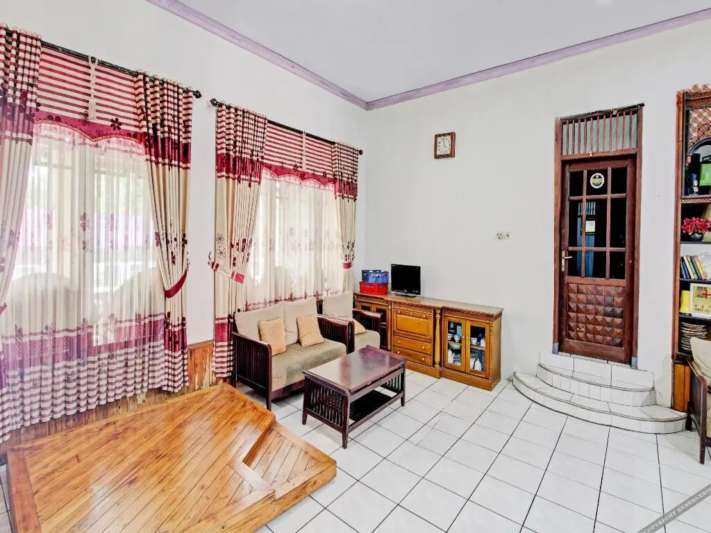 Кунинган: OYO 90543 An-nur Guest House Syariah